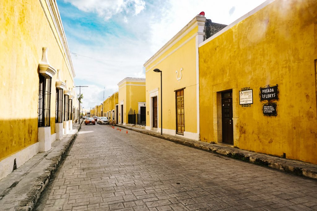gele straten in Izamal Mexico