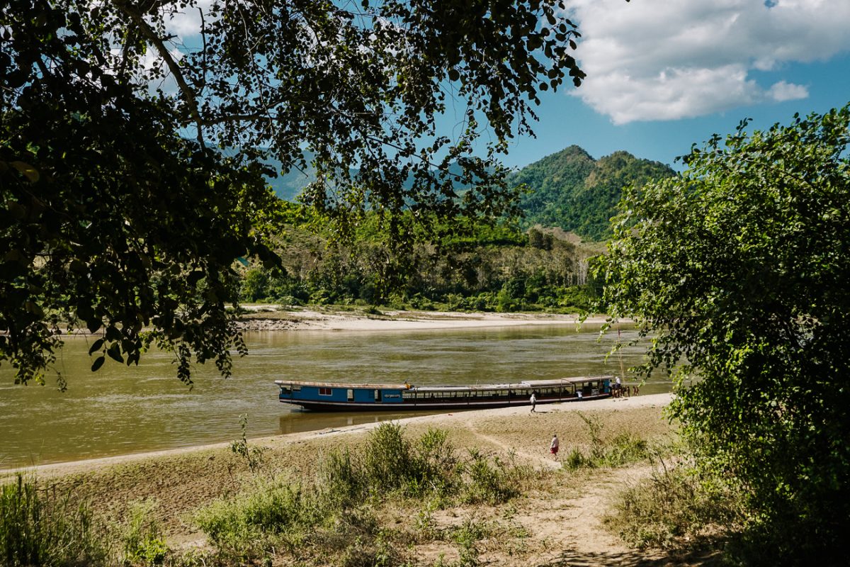 An absolute highlight in Laos and the best way to absorb the beautiful nature is by taking a boat tour on the Mekong river. 