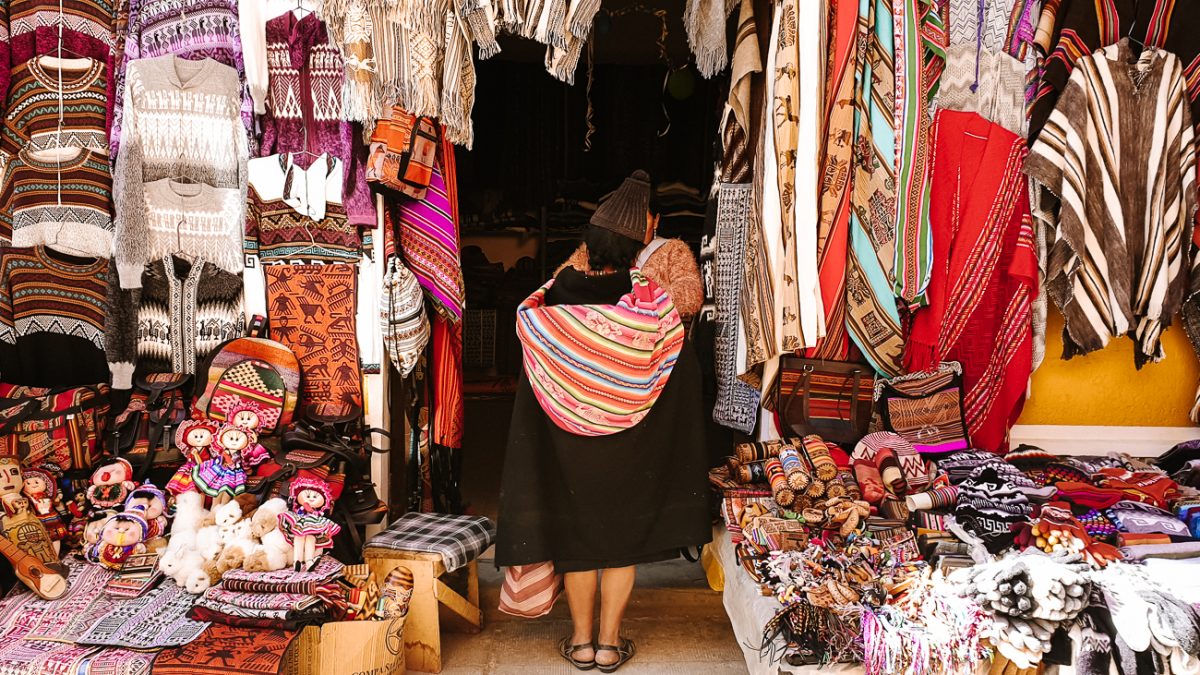 One of the top things to do in Sucre Bolivia on a sunday is to visit the market of Tarabuco.