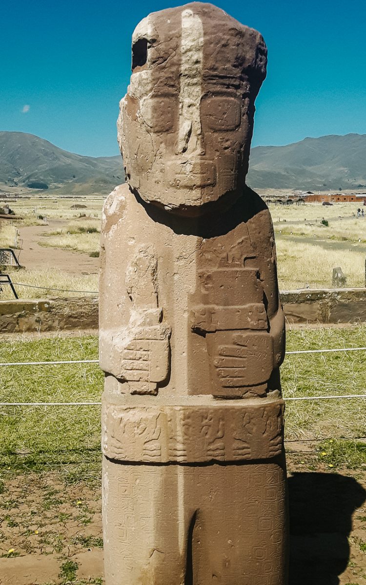 monoliths Tiahuanaco