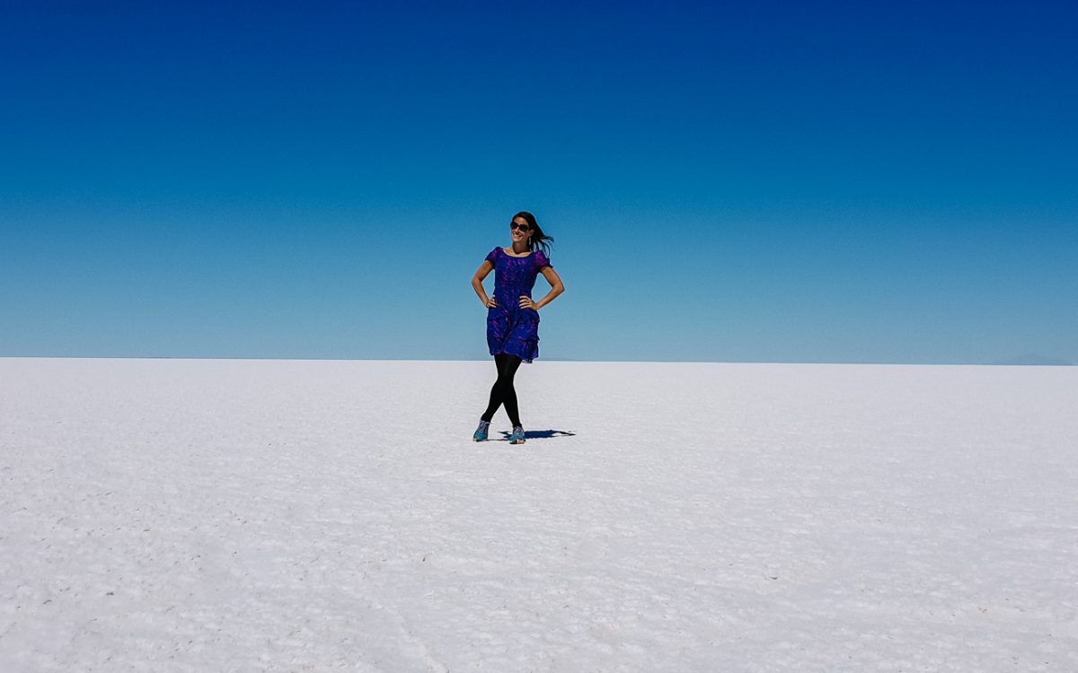 Deborah op de zoutvlakte in Bolivia.