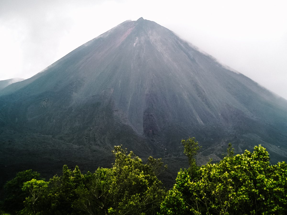 One of the things to do in Antigua Guatemala is to hike to the Pacaya volcano, wich can be done in one morning or afternoon.