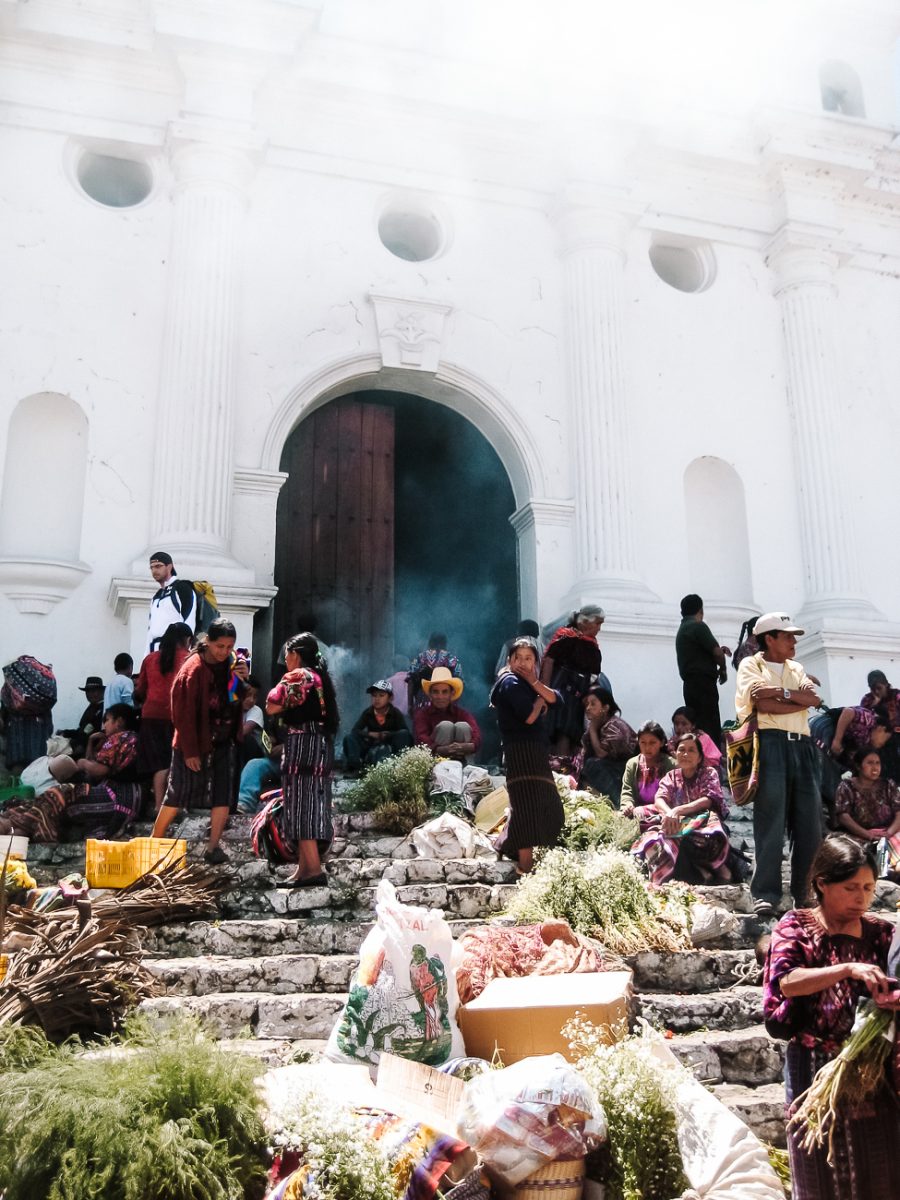 Every Thursday and Sunday, the city of Chichicastenango, is one large and colorful event. Then the famous market of Chichicastenango takes places.