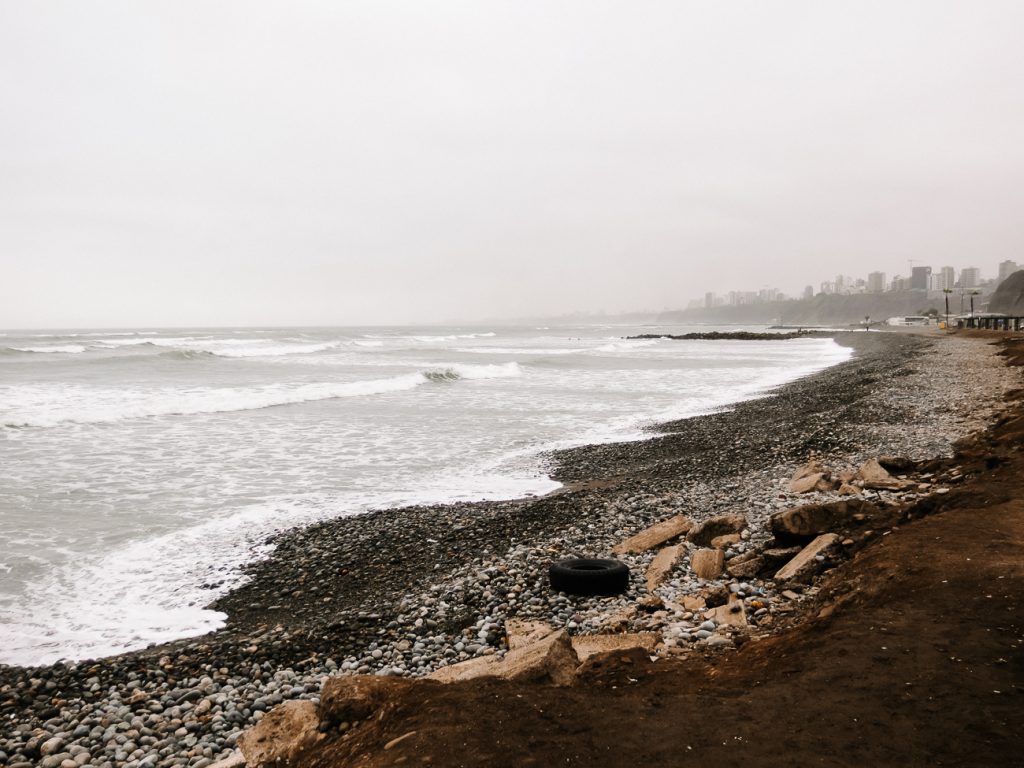 Bezienswaardigheden Lima Peru? Maak een wandeling langs de adembenemende kustlijn