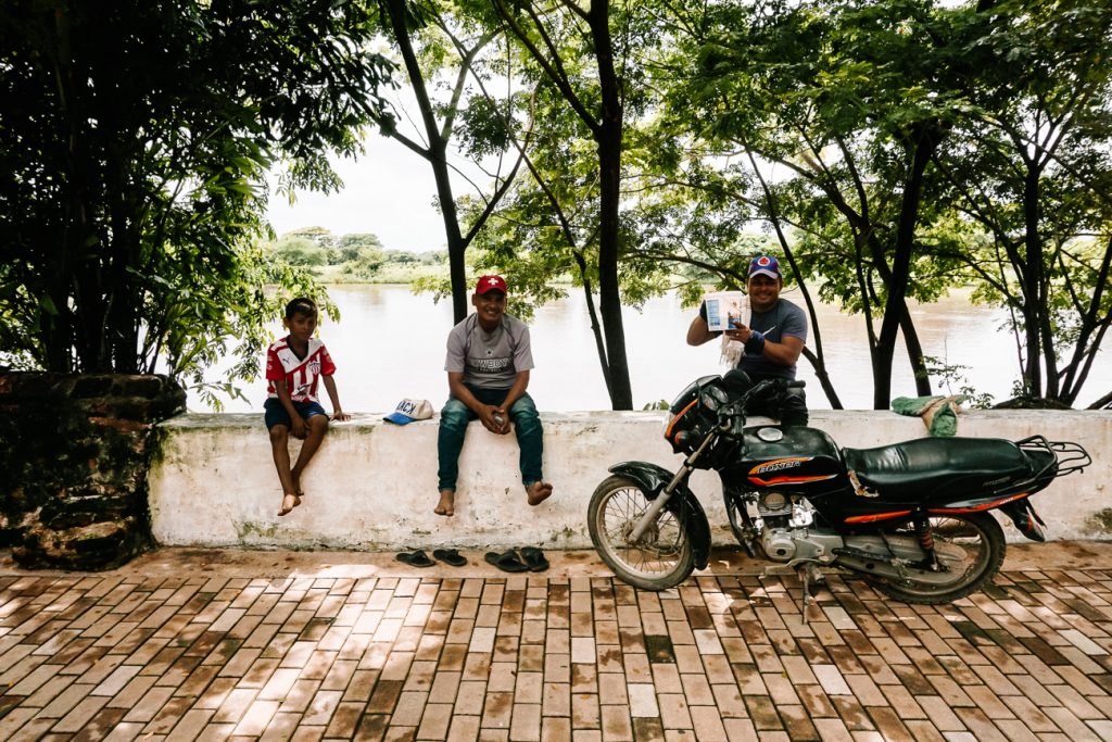 drankje met de locals in mompos colombia