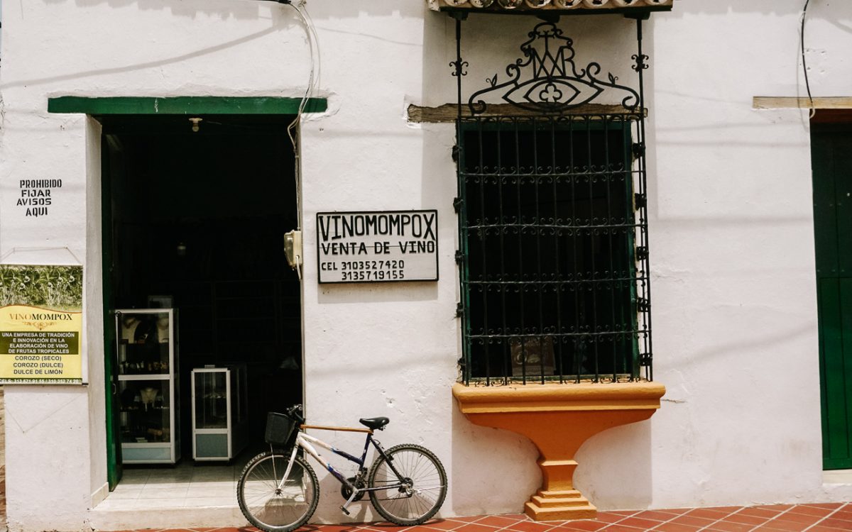 Als je in Mompox Colombia bent, moet je zeker Vino de Mompox proberen, een lokale wijn gemaakt van bijvoorbeeld banaan, sinaasappel of tropische vruchten.