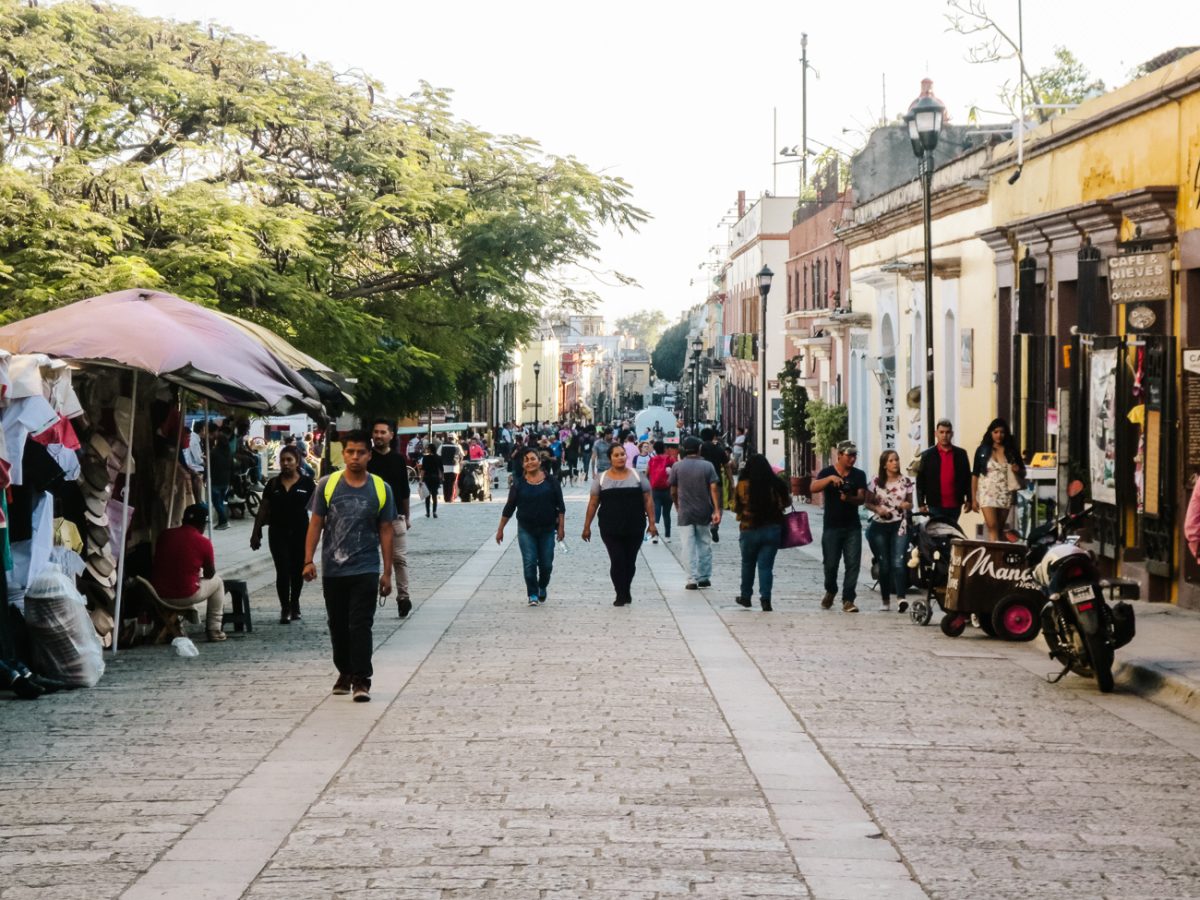 Hoofdstraat in Oaxaca.