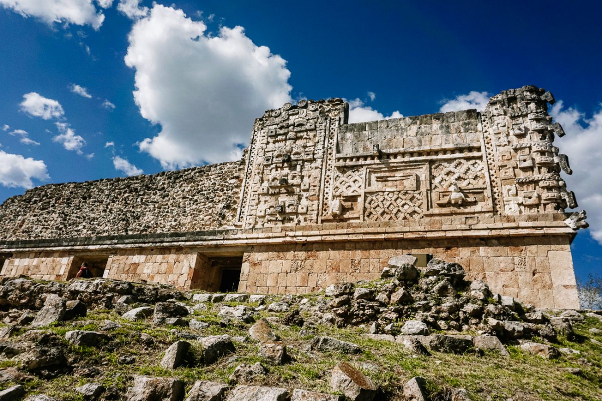Ornamenten in Uxmal, een van de bekende Maya tempels in Mexico.