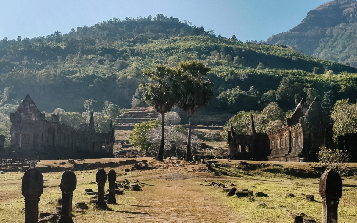 At the entrance of Vat Phou in Laos, a long road, the former process, leads to the heart of the complex. This is a a square with a pavilion on each side. The process and stones immediately remind you of Angkor Wat and the Khmer style.