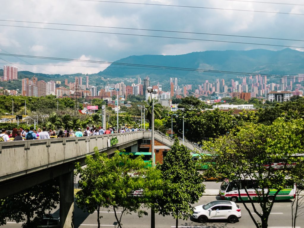 De metro van Medellin is een van de beste manieren om je te verplaatsen en de verschillende bezienswaardigheden te bezoeken. 