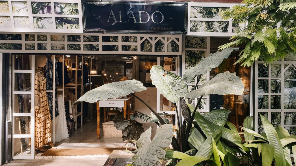 El Poblado is de leukste wijk van Medellin. Talloze designers hebben hier hun winkels. Daarnaast vind je hier de beste restaurants, cocktail bars en koffie-tentjes.