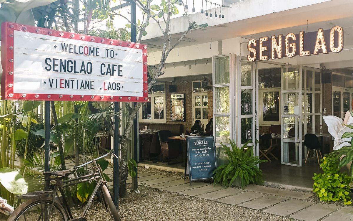 Het leuke café en restaurant Senglao ligt in de buurt van de grote stoepa.