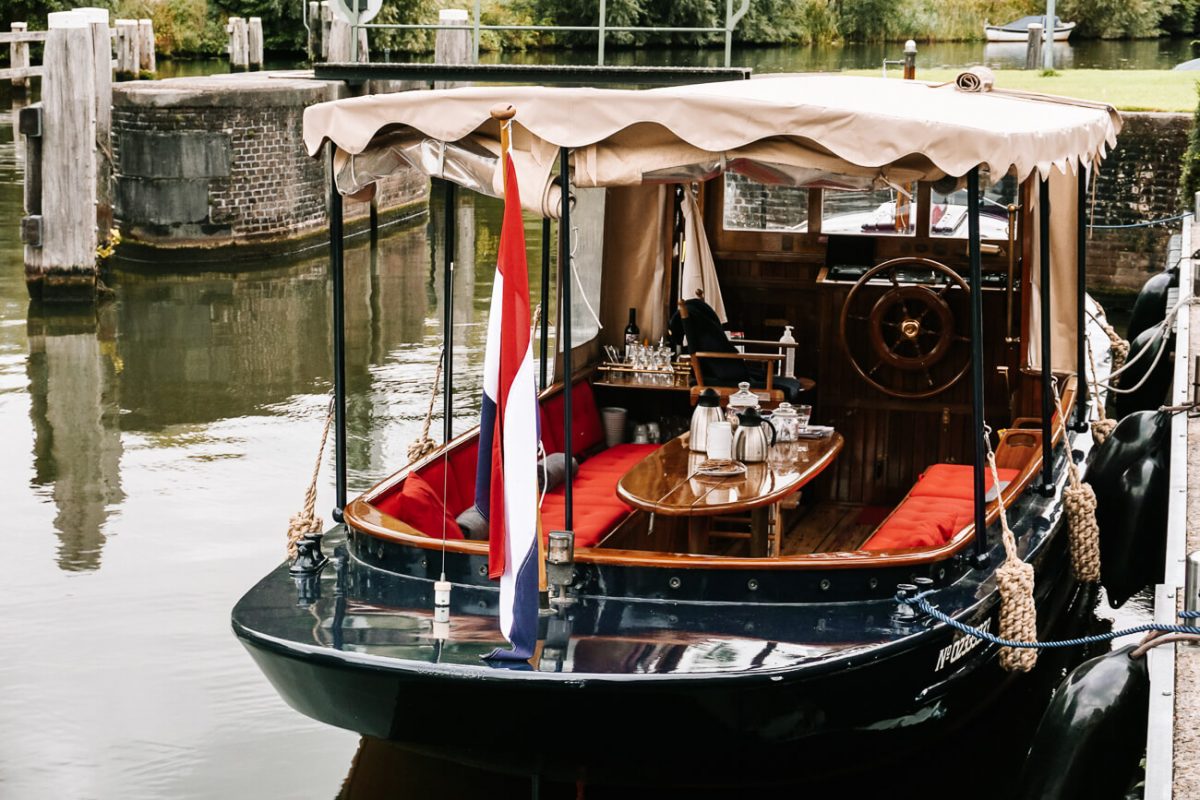 Another nice daytrip to the countryside of Amsterdam makes for a cruise on the Vecht river. 