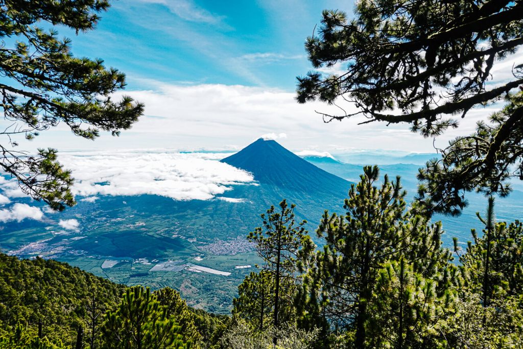 Uitzicht op Pacaya vulkaan - een bestemming om op te nemen in jouw route en rondreis door Guatemala.