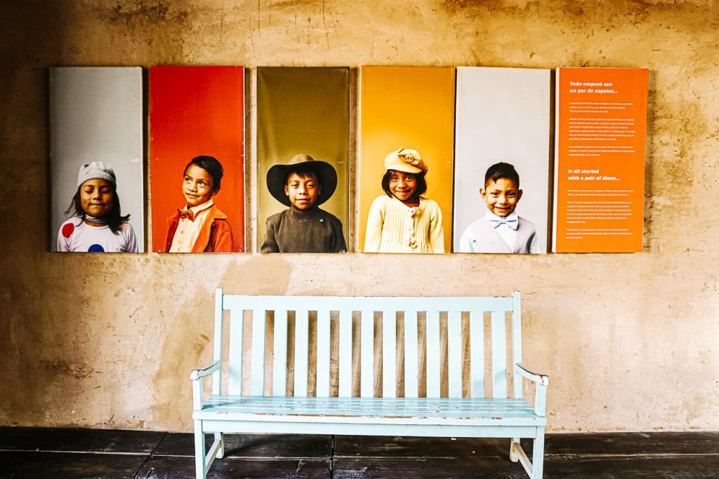 Foto's van kinderen in Good Hotel Antigua Guatemala, centraal gelegen ten opzichte van de bezienswaardigheden.