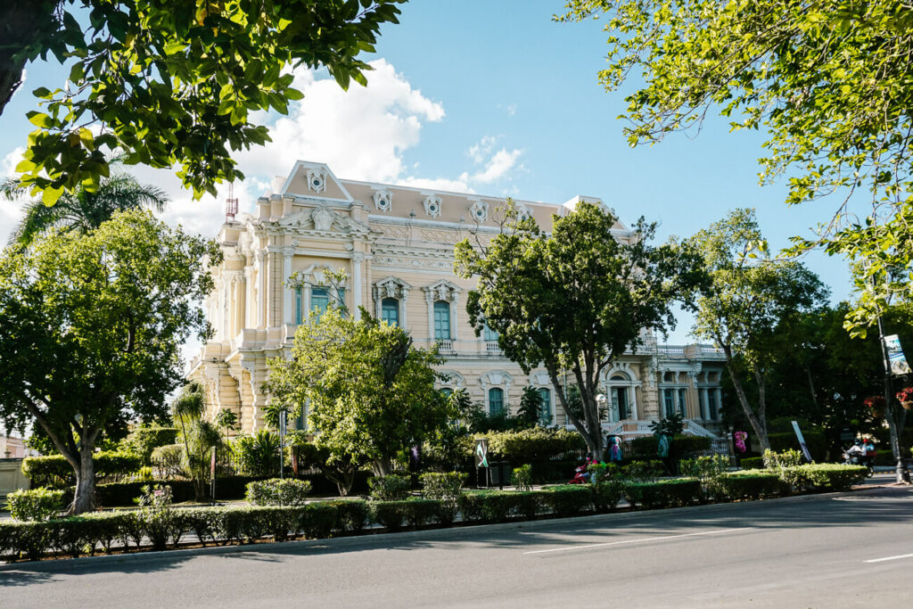 Mérida is famous for its Paseo de Montejo and beautiful buiildings.