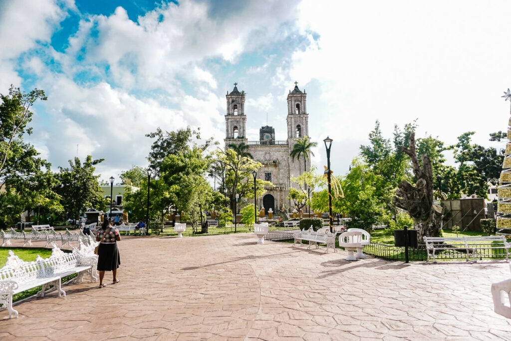 What to do in Valladolid in Mexico - visit the main plaza