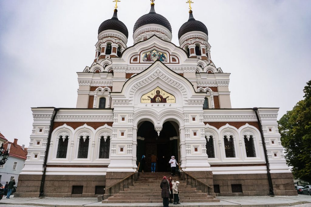 De Alexander Nevsky is een gekleurde en rijk gedecoreerde Orthodox Russische kerk, totaal anders dan alle andere kerken en bezienswaardigheden in Tallinn
