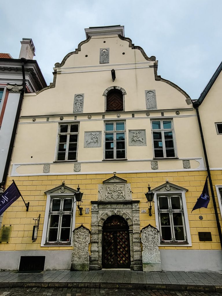 gildenhuizen - mooie architecturale bezienswaardigheden vind je op de straat Pikk in Tallinn