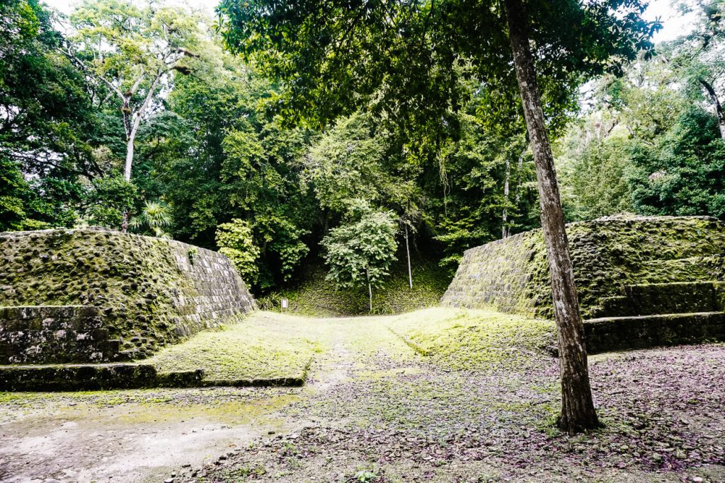 balspeelveld Yaxha Guatemala