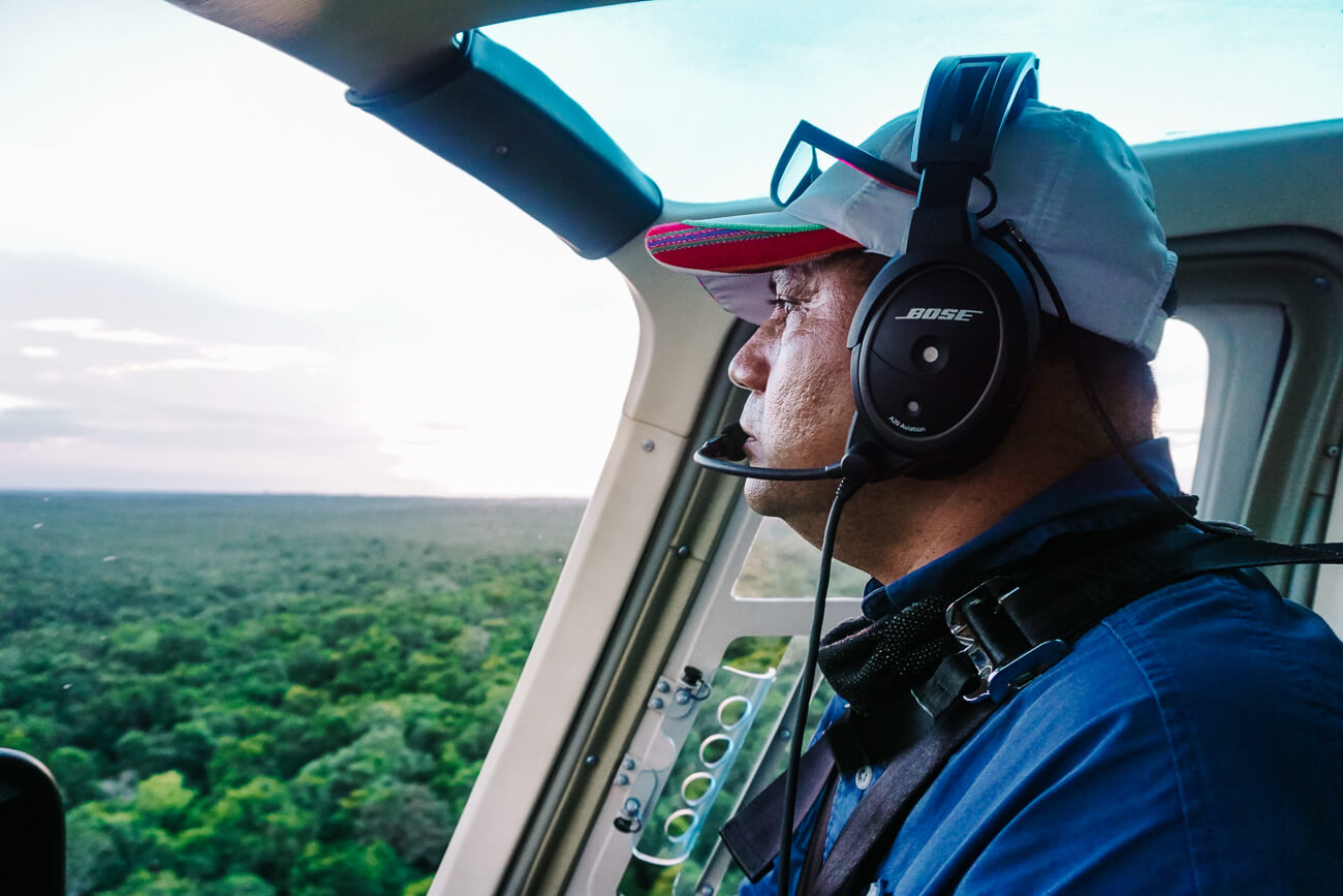 piloot tijdens El Mirador helicopter tour