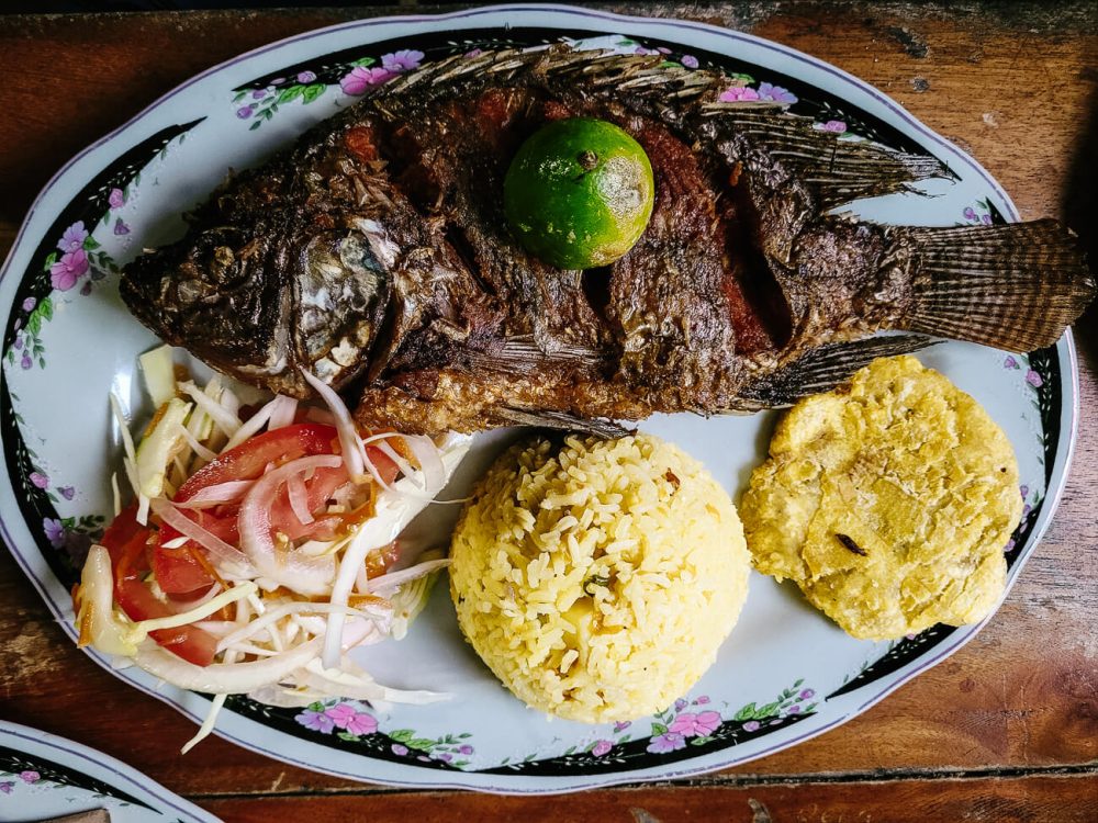 diner tijdens lost city trek in Colombia