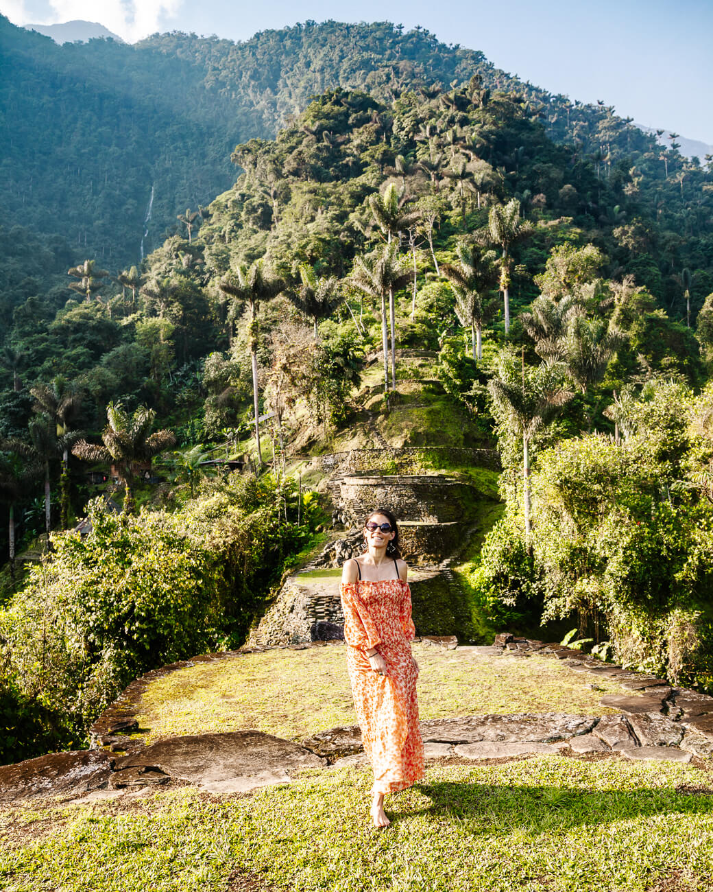 Deborah in front of ruines, jungle and palms in Lost City Colombia