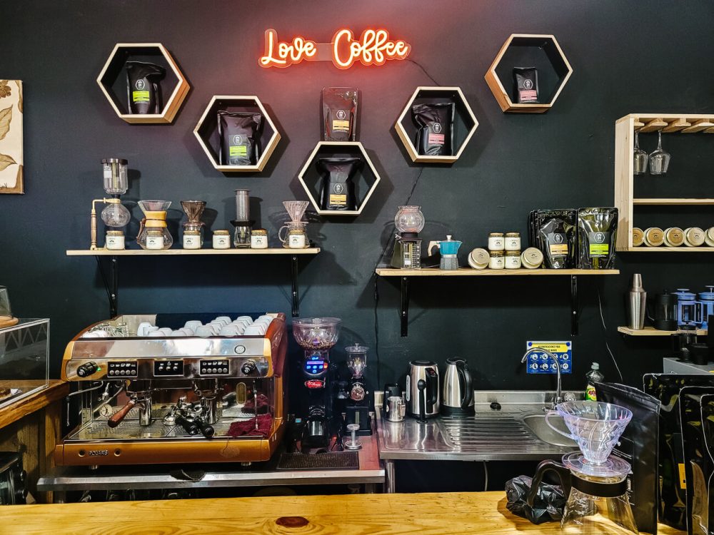 bar van Divino Café Especial, waar je een koffie tasting kunt doen in Bogota Colombia