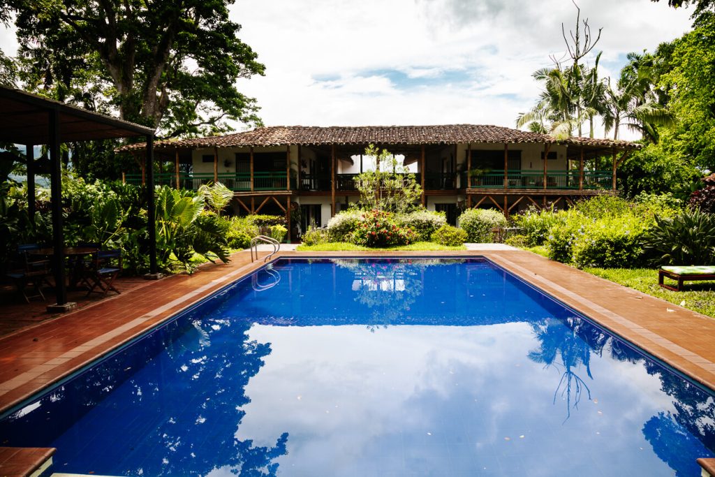 hacienda bambus met zwembad in koffieregio van Colombia