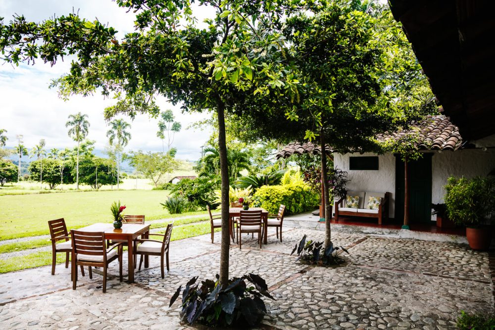 terras van Hacienda Bambusa hotel