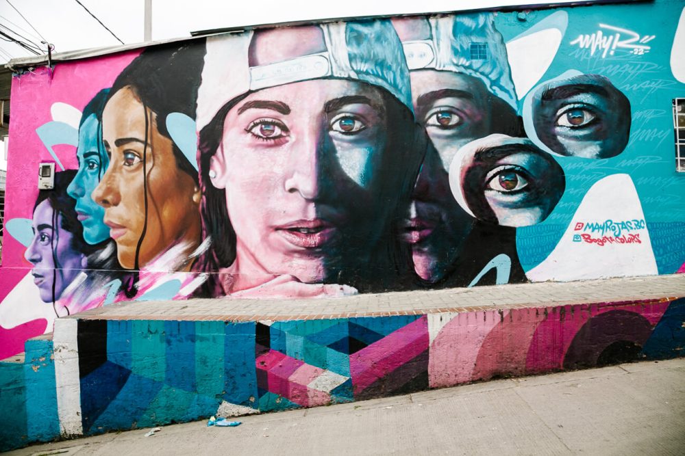 street art in Colombia. een street art tour door Ciudad Bolivar behoort tot een van  de leukste en tofste bezienswaardigheden.