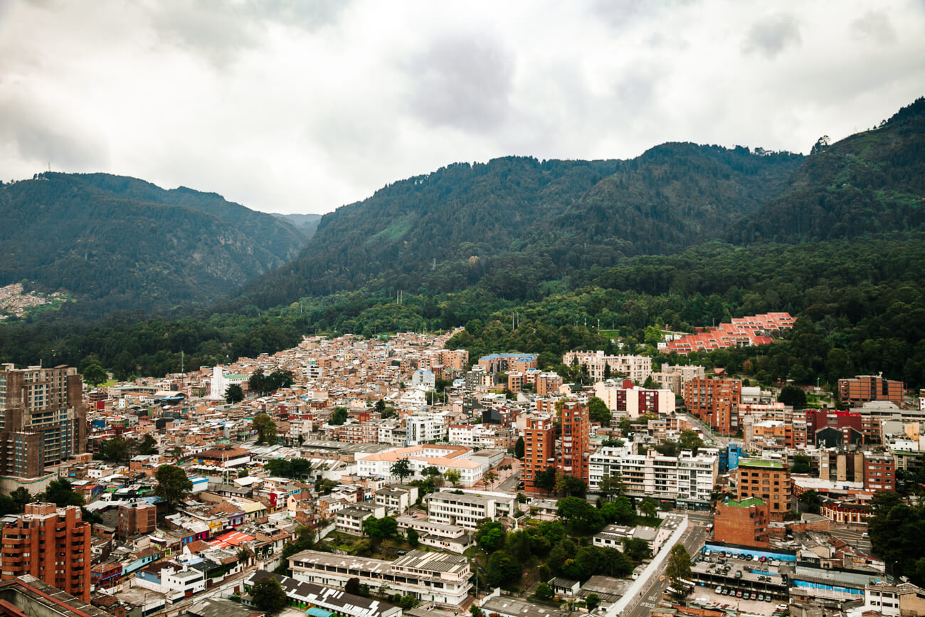 Uitzicht door raam in Tequendama Suites hotel Bogota.