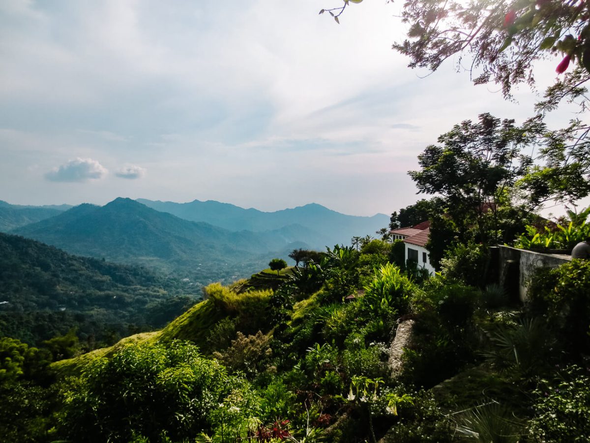 Vanaf Mundo Nuevo in Minca Colombia heb je prachtige uitzichten over de omgeving. Je kunt hier een drankje drinken en eventueel een bezoek brengen aan de lagergelegen gemeenschap van de Wiwa inheemse bevolking.