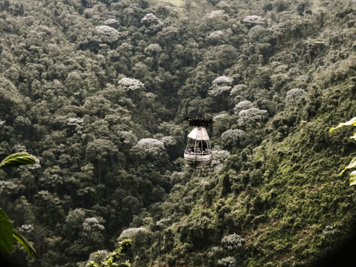 kabelbaan die je brengt naar El nido del condor ecolodge