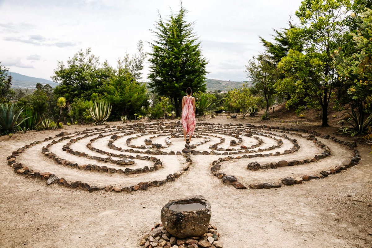Deborah in labyrinth bij FIBAS Jardín de Desierto