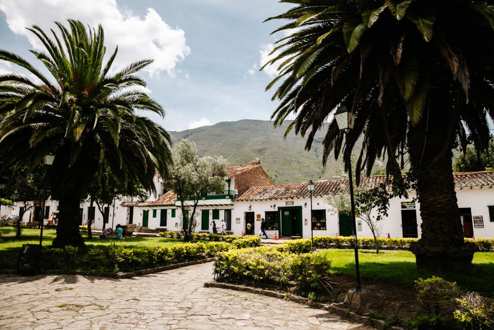 plein met mooie bomen in Villa de leyva in Colombia