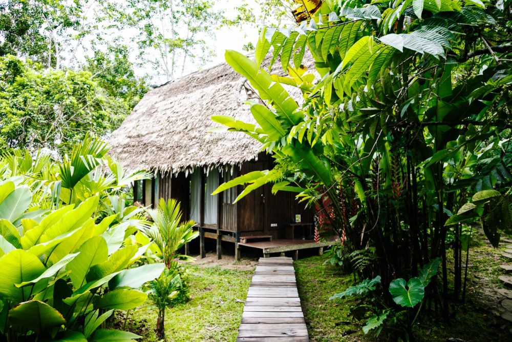 cabana's in Calanoa jungle lodge in de Amazone van Colombia