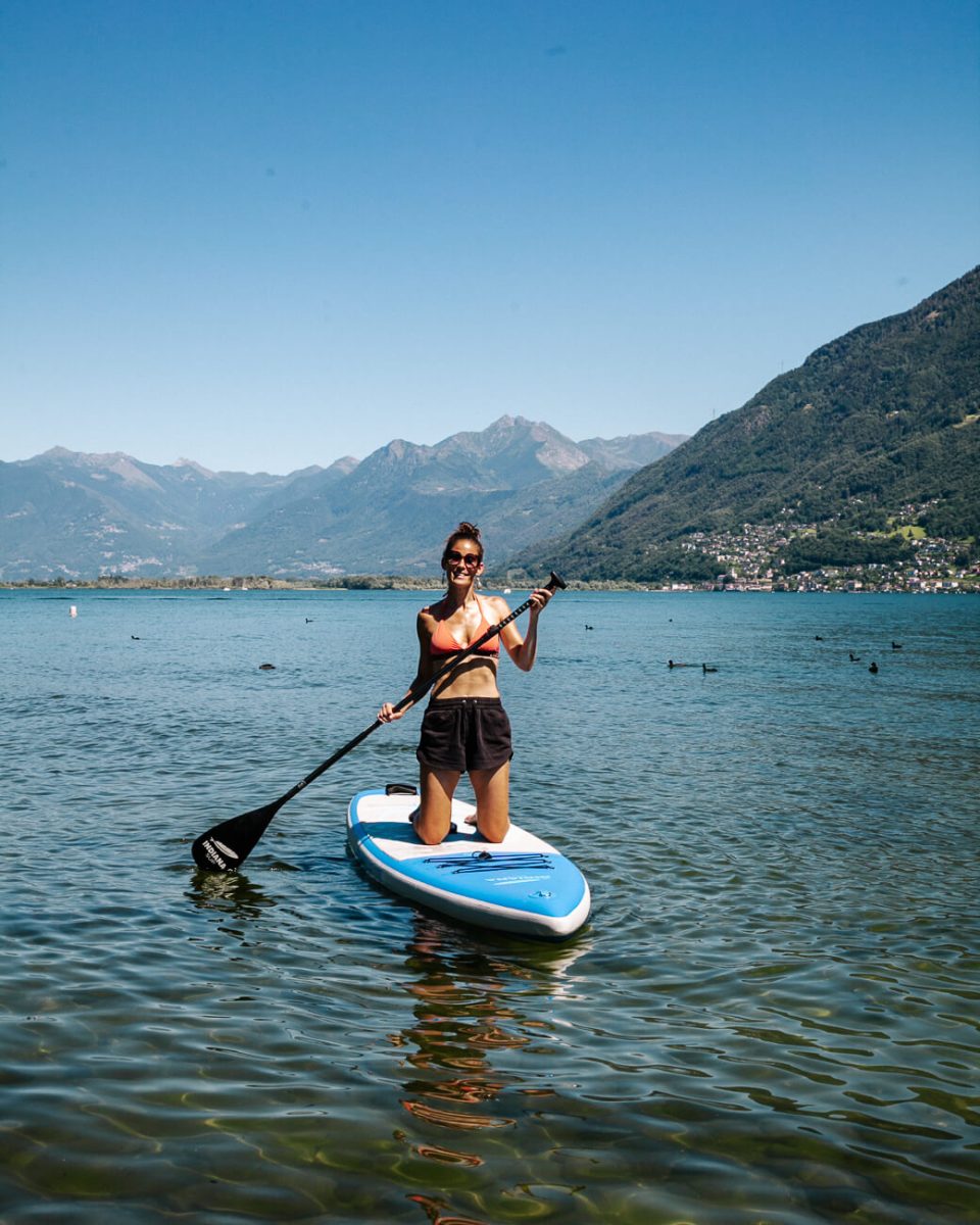 Deborah on sup on Lago Maggiore in Ticino Zwitserland