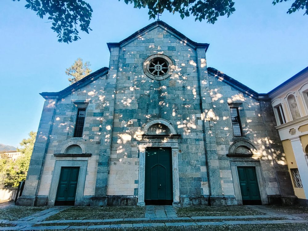 In het oude centrum van Locarno vind je een aantal kerken die de moeite waard zijn om te bezoeken, vanwege hun mooie interieur, schilderijen en binnentuinen.