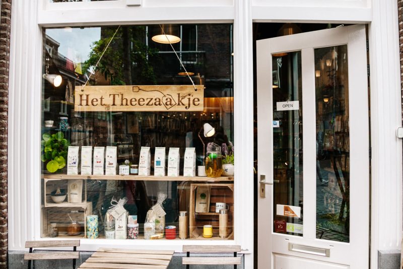het theezaakje - winkel in De Lange Hezelstraat in Nijmegen, een van de oudste winkelstraten van Nederland, (namelijk sinds 1880).
