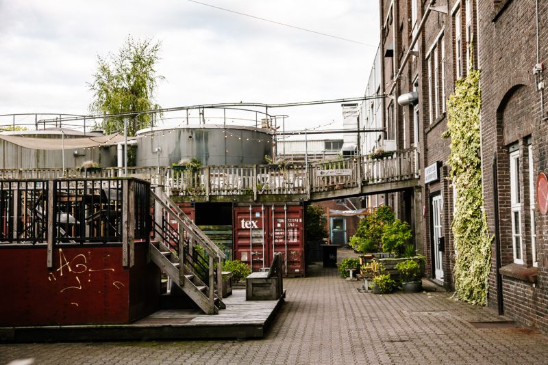 Honigfabriek in Nijmegen. Een oude fabriek die is omgetoverd tot creatieve broedplaats met jonge ondernemers, restaurants, bars en theaters.