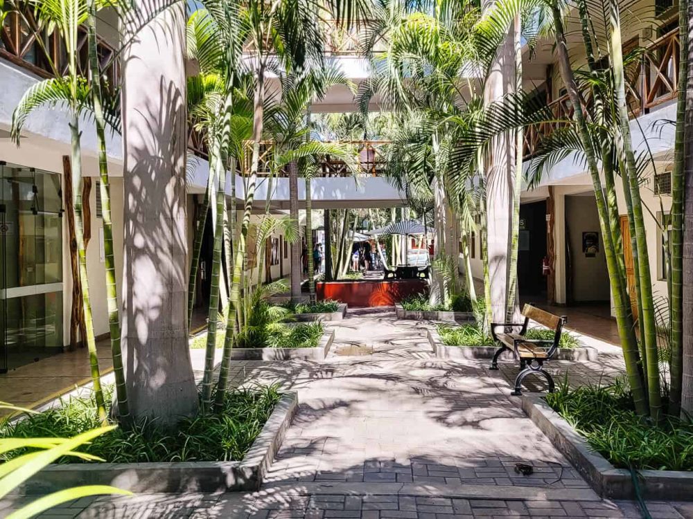 Een goed middenklasse hotel in het centrum is Casa Andina. De kamers zijn simpel maar verzorgd en liggen aan een mooie binnen patio met veel groen.