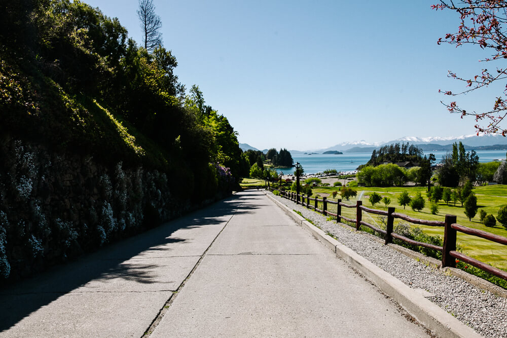 Circuito Chico, a nice cycling trails and one of the active things to do in Bariloche Argentina. Discover it all in my Bariloche travel guide.
