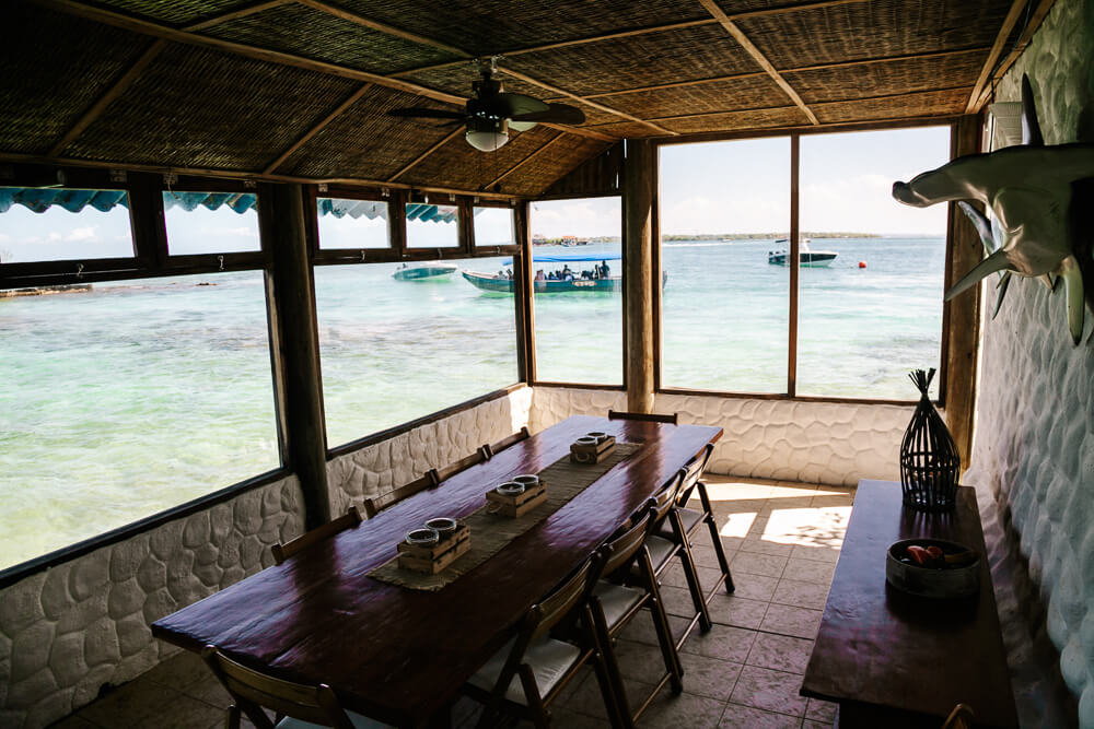 Diningroom with seaview in Casa Eden.