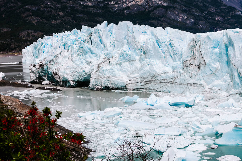 Uitzicht op de Perito Moreno gletsjer, een van de top bezienswaardigheden in El Calafate in Argentinië.
