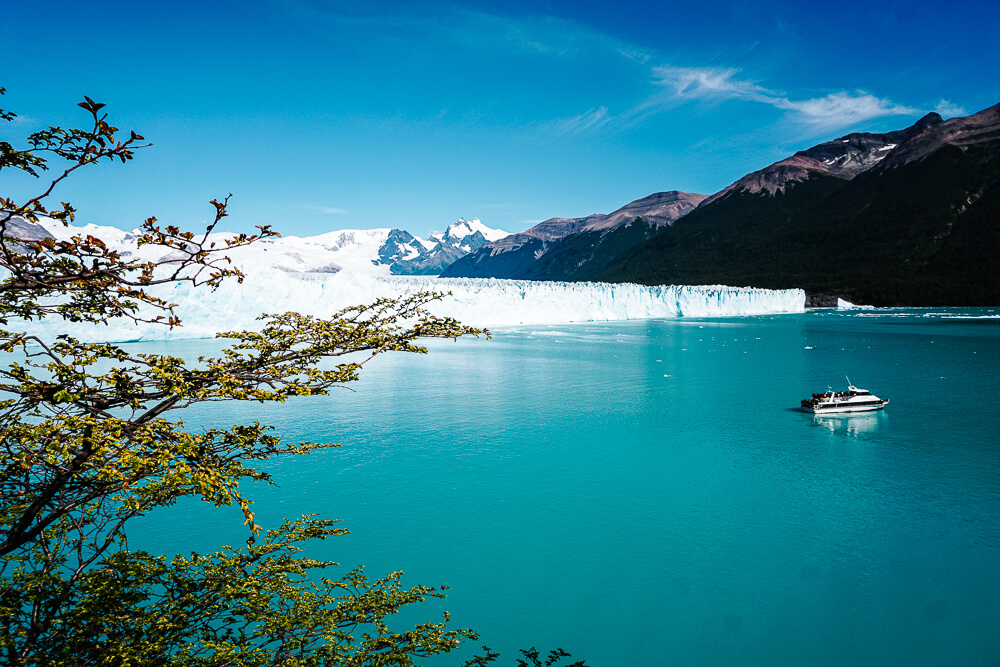 One of the highlights in this Argentina itinerary in 3 weeks is to visit the Perito Moreno glacier.