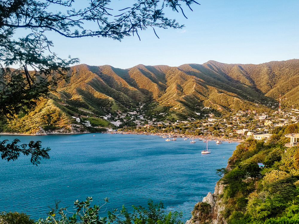 Taganga, een van de stranden rondom Santa Marta Colombia.