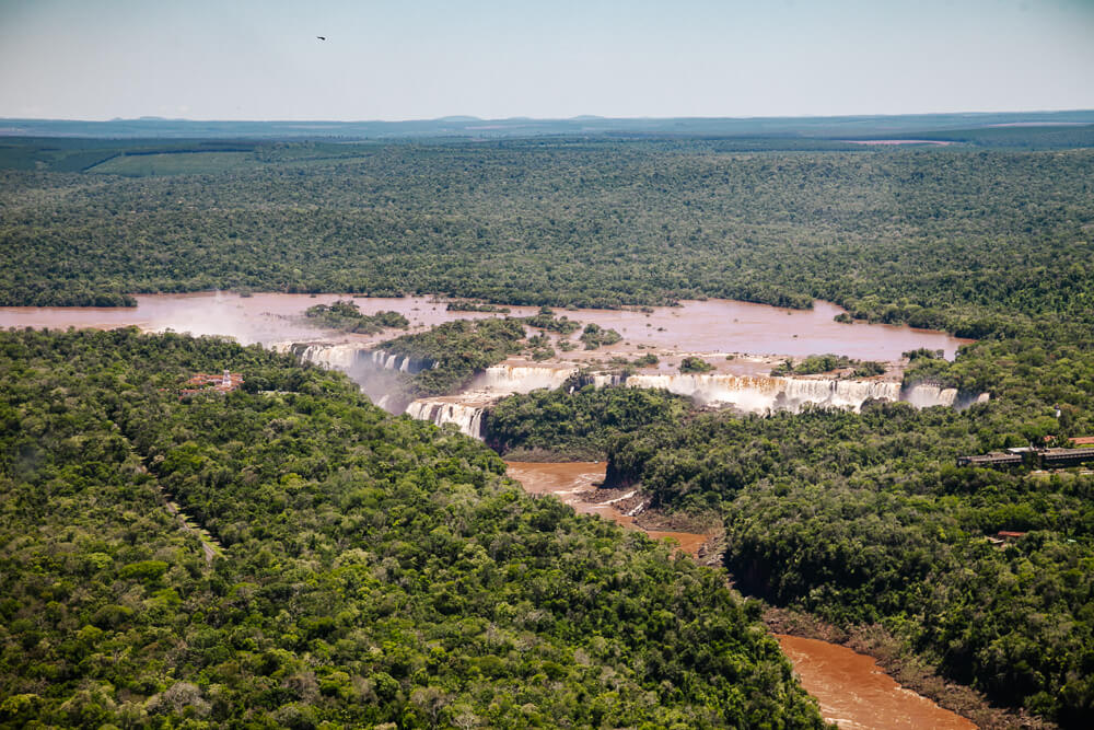 De allerbeste manier om de Iguazu falls te zien is natuurlijk vanuit de lucht. 