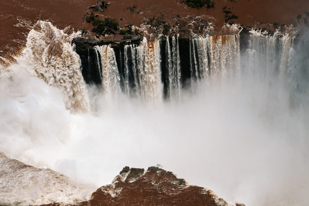 De allerbeste manier om de Iguazu falls te zien is natuurlijk vanuit de lucht. 