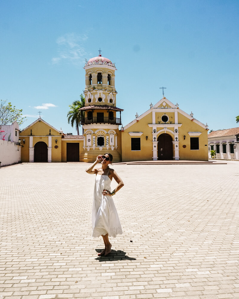 Deborah in Santa Cruz de Mompox Colombia - discover the best things to do in my travel guide.